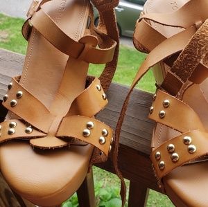 Studcstrap flat platform